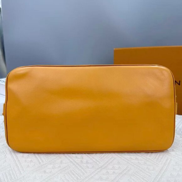 Louis Vuitton white tricolor coated studded monogram shell bag, 95% new - Picture 5 of 7